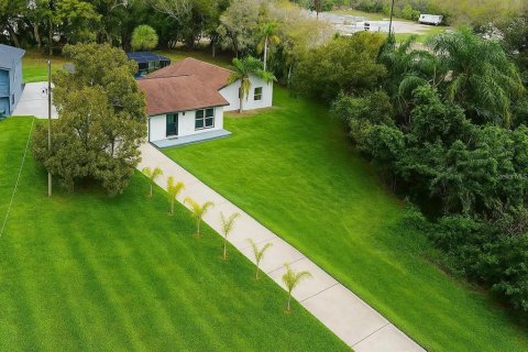 House in Lutz, Florida 8 bedrooms, 401.99 sq.m. № 2354293 - photo 8
