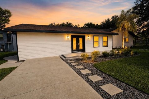 House in Lutz, Florida 8 bedrooms, 401.99 sq.m. № 2354293 - photo 5