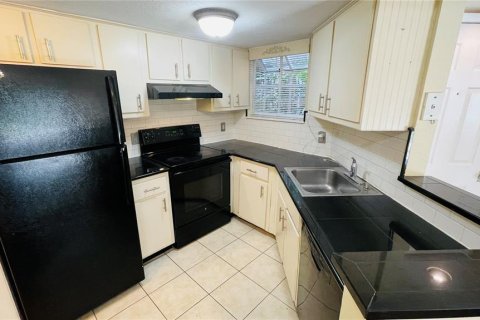 Copropriété à louer à Orlando, Floride: 2 chambres, 80.27 m2 № 2313437 - photo 3