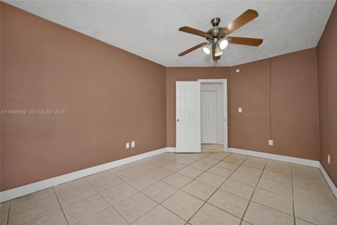 Снять в аренду виллу или дом в Холливуд, Флорида 2 спальни, 239.04м2, № 2004500 - фото 18