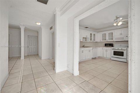 Снять в аренду виллу или дом в Холливуд, Флорида 2 спальни, 239.04м2, № 2004500 - фото 15