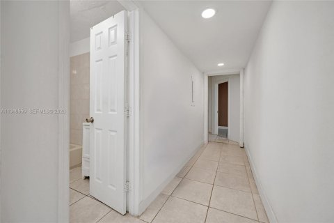 Снять в аренду виллу или дом в Холливуд, Флорида 2 спальни, 239.04м2, № 2004500 - фото 16