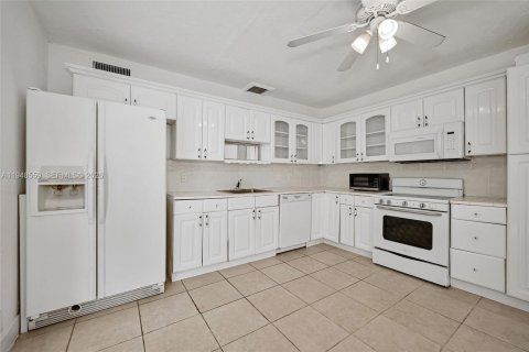 Снять в аренду виллу или дом в Холливуд, Флорида 2 спальни, 239.04м2, № 2004500 - фото 13