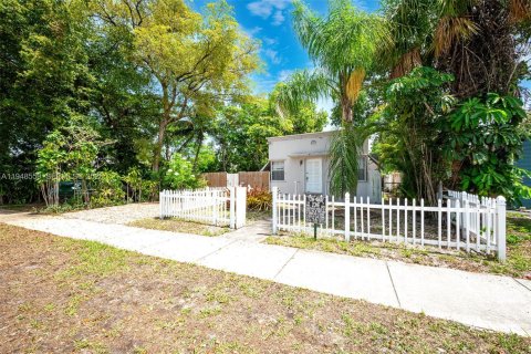 Снять в аренду виллу или дом в Холливуд, Флорида 2 спальни, 239.04м2, № 2004500 - фото 4