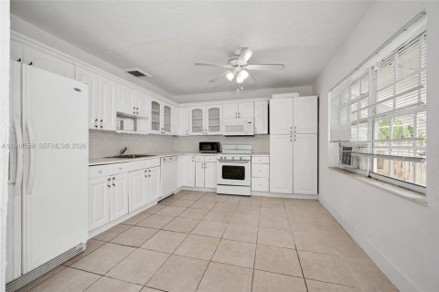 Дом в Холливуд, Флорида 2 спальни, 239.04м2 № 2004500