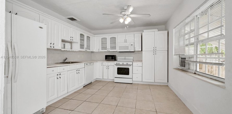 Дом в Холливуд, Флорида 2 спальни, 239.04м2 № 2004500