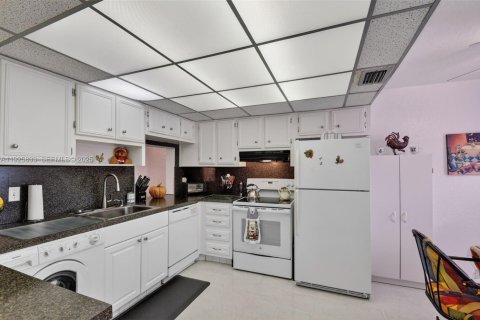 Condominio en venta en Lake Worth, Florida, 2 dormitorios, 134.43 m2 № 1988982 - foto 11