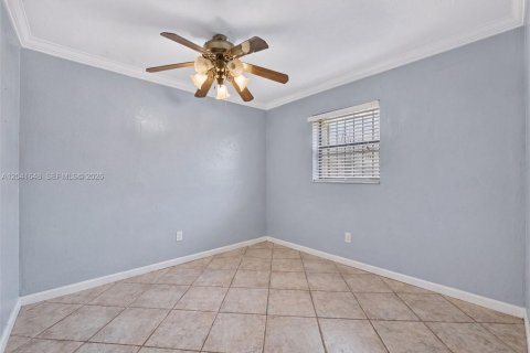 House in Miami Gardens, Florida 4 bedrooms, 158.86 sq.m. № 2240988 - photo 20