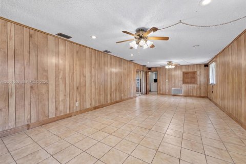 House in Miami Gardens, Florida 4 bedrooms, 158.86 sq.m. № 2240988 - photo 15