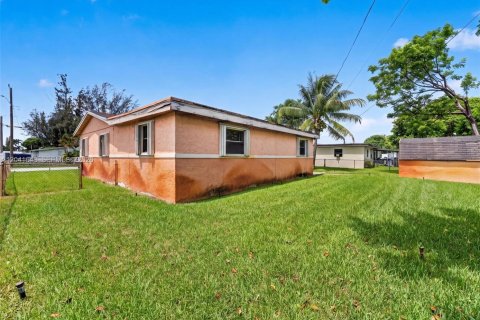 House in Miami Gardens, Florida 4 bedrooms, 158.86 sq.m. № 2240988 - photo 5