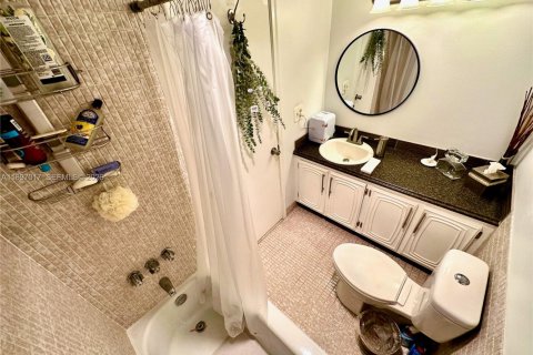 Condo in Boynton Beach, Florida, 1 bedroom  № 2017647 - photo 18