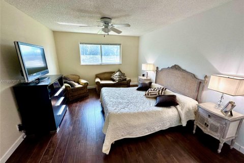 Condo in Boynton Beach, Florida, 1 bedroom  № 2017647 - photo 17