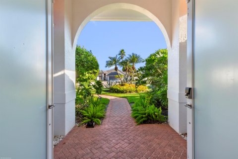 House in Wellington, Florida 4 bedrooms, 279.64 sq.m. № 2184961 - photo 4