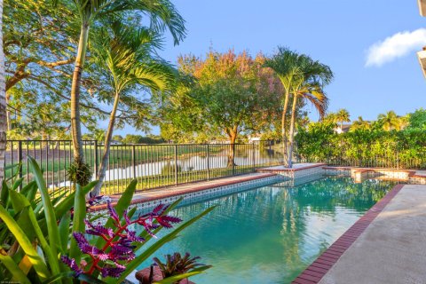 House in Wellington, Florida 4 bedrooms, 279.64 sq.m. № 2184961 - photo 2