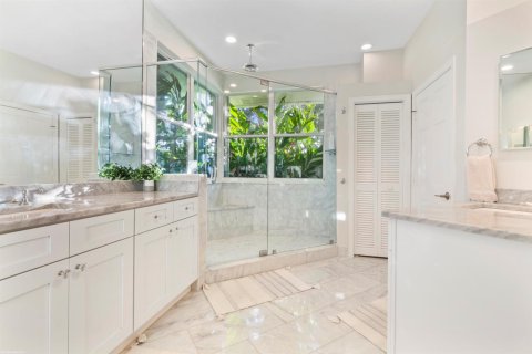 House in Wellington, Florida 4 bedrooms, 279.64 sq.m. № 2184961 - photo 25
