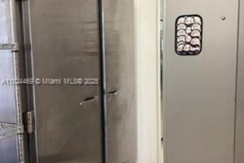 Commercial property in Miami Beach, Florida № 1794848 - photo 30