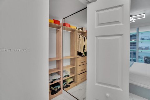 Condo in Miami, Florida, 1 bedroom  № 2003418 - photo 19