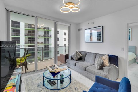 Condo in Miami, Florida, 1 bedroom  № 2003418 - photo 12