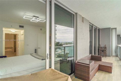Condo in Miami, Florida, 1 bedroom  № 2003418 - photo 27