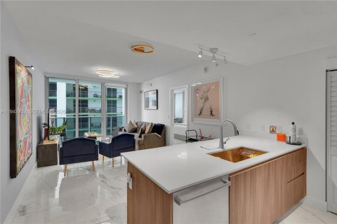 Condo in Miami, Florida, 1 bedroom  № 2003418 - photo 6