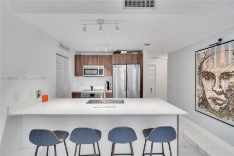 Condo in Miami, Florida, 1 bedroom  № 2003418 - photo 5