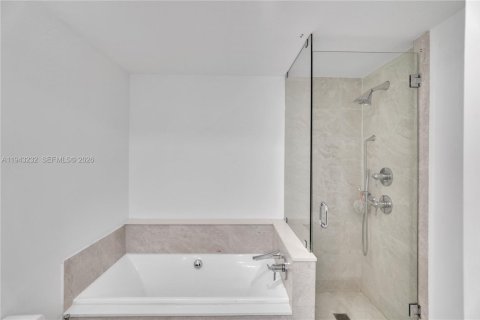 Condo in Miami, Florida, 1 bedroom  № 2003418 - photo 23