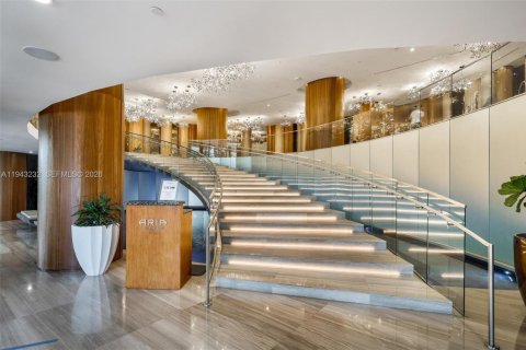 Condo in Miami, Florida, 1 bedroom  № 2003418 - photo 2