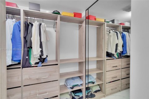 Condo in Miami, Florida, 1 bedroom  № 2003418 - photo 18