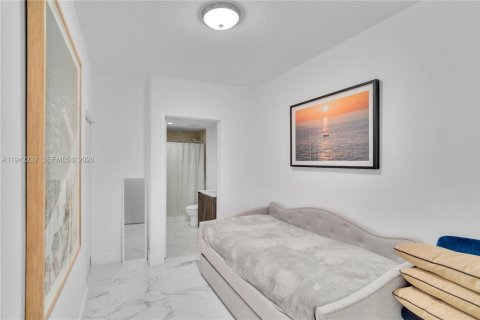 Condo in Miami, Florida, 1 bedroom  № 2003418 - photo 30