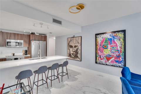 Condo in Miami, Florida, 1 bedroom  № 2003418 - photo 4