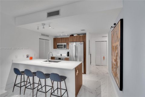Condo in Miami, Florida, 1 bedroom  № 2003418 - photo 7