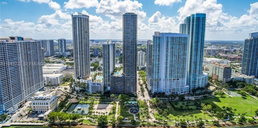 Condo in Miami, Florida, 1 bedroom  № 2003418