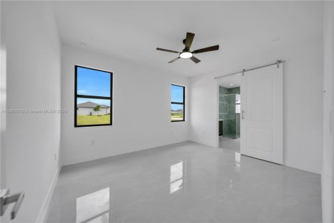 House in Cape Coral, Florida 3 bedrooms, 150.13 sq.m. № 1890481 - photo 10