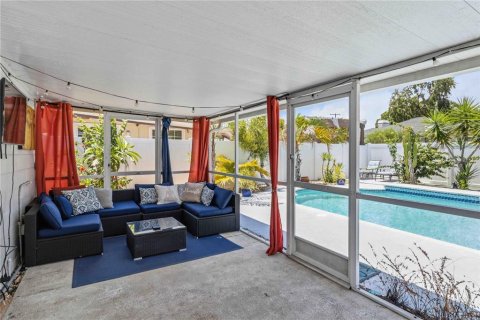 House in Tampa, Florida 2 bedrooms, 110.46 sq.m. № 2234243 - photo 3