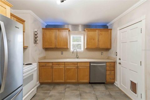 House in Tampa, Florida 2 bedrooms, 110.46 sq.m. № 2234243 - photo 16