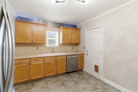 House in Tampa, Florida 2 bedrooms, 110.46 sq.m. № 2234243 - photo 15