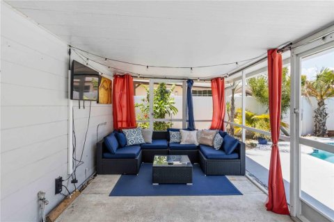 House in Tampa, Florida 2 bedrooms, 110.46 sq.m. № 2234243 - photo 28