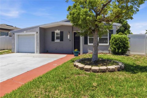 House in Tampa, Florida 2 bedrooms, 110.46 sq.m. № 2234243
