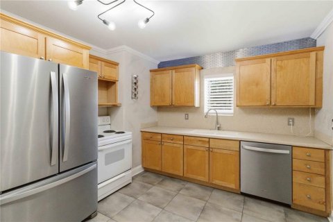 House in Tampa, Florida 2 bedrooms, 110.46 sq.m. № 2234243 - photo 9