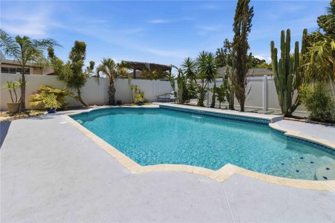 House in Tampa, Florida 2 bedrooms, 110.46 sq.m. № 2234243 - photo 30