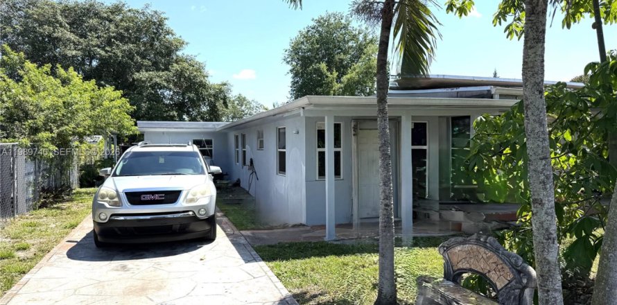 Коммерческая недвижимость в Майами, Флорида 233.37м2 № 2051917