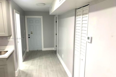 Купить коммерческую недвижимость в Майами, Флорида 233.37м2, № 2051917 - фото 4