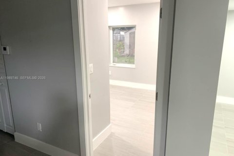 Купить коммерческую недвижимость в Майами, Флорида 233.37м2, № 2051917 - фото 7