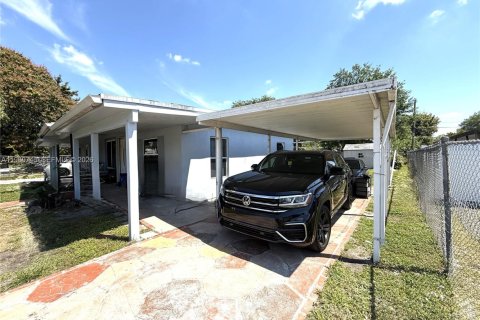 Купить коммерческую недвижимость в Майами, Флорида 233.37м2, № 2051917 - фото 3