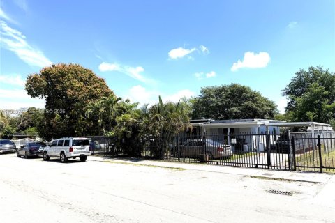 Купить коммерческую недвижимость в Майами, Флорида 233.37м2, № 2051917 - фото 15