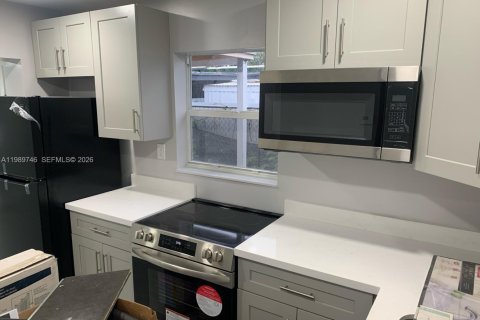 Купить коммерческую недвижимость в Майами, Флорида 233.37м2, № 2051917 - фото 9