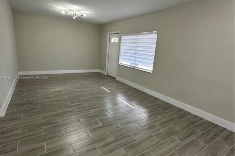 Villa ou maison à vendre à Fort Lauderdale, Floride: 3 chambres, 87.79 m2 № 2037897 - photo 4