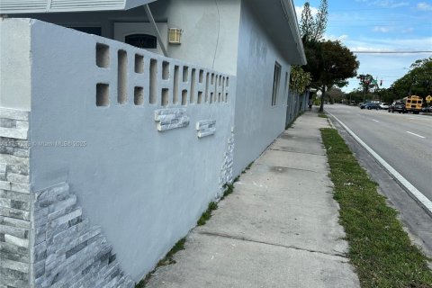 Villa ou maison à vendre à Fort Lauderdale, Floride: 3 chambres, 87.79 m2 № 2037897 - photo 18