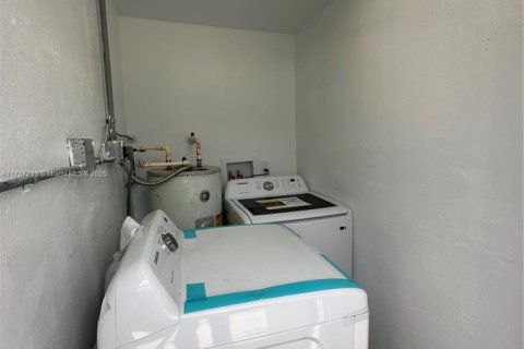 Villa ou maison à vendre à Fort Lauderdale, Floride: 3 chambres, 87.79 m2 № 2037897 - photo 10