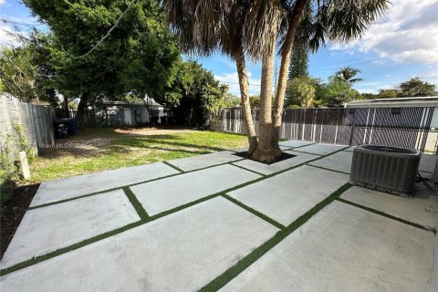 Villa ou maison à vendre à Fort Lauderdale, Floride: 3 chambres, 87.79 m2 № 2037897 - photo 13